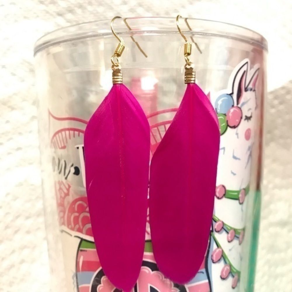 Vibrant pink/purple feather earrings​